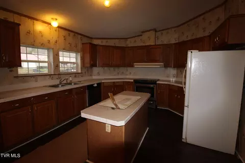 Kitchen - 2712 4th Ave E Big Stone Gap Va 24219, Big Stone Gap, VA 24219 photo 2 of 4