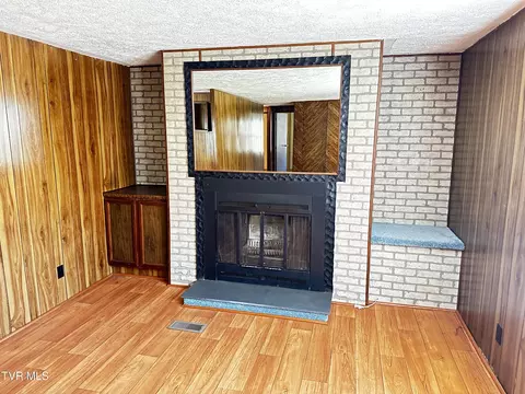 Living - 1957 Sullivan Branch Bee Va 24217, Bee, VA 24217 photo 1 of 1