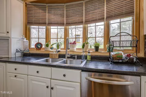 Kitchen - 210 Matson Road Jonesborough Tn 37659, Jonesborough, TN 37659 photo 4 of 6