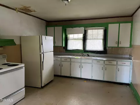 Kitchen - 613 E Barton Ridge Road Greeneville Tn 37745, Greeneville, TN 37745 photo 1 of 2