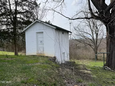 Exterior - 613 E Barton Ridge Road Greeneville Tn 37745, Greeneville, TN 37745 photo 1 of 2