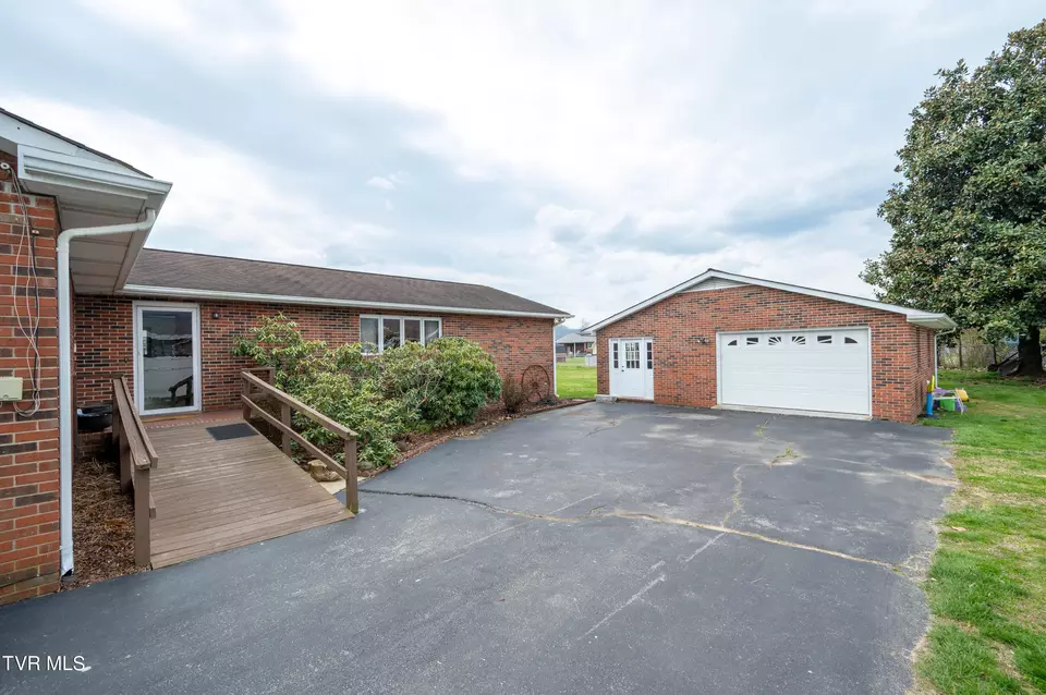 134 Southgate Drive Elizabethton Tn 37643, Elizabethton, TN 37643 51