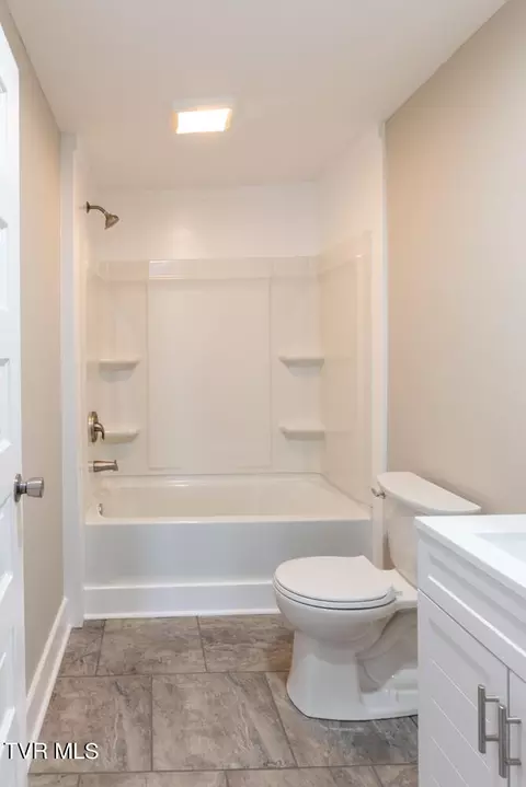 Bath - 414 Catawba Street Erwin Tn 37650, Erwin, TN 37650 photo 3 of 4