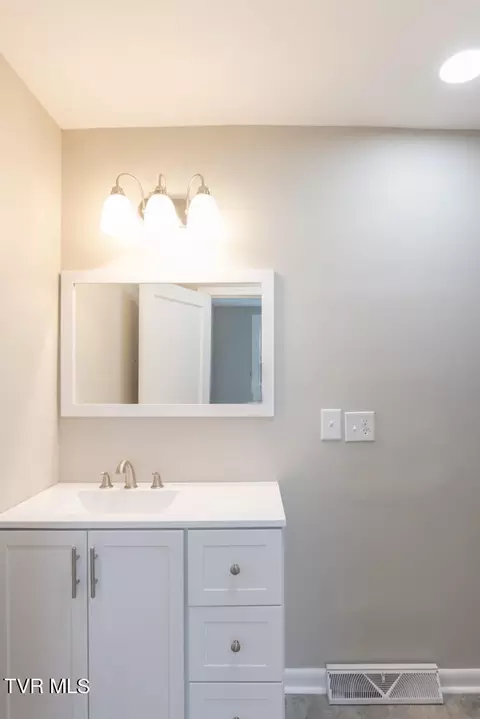 Bath - 414 Catawba Street Erwin Tn 37650, Erwin, TN 37650 photo 1 of 4
