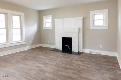 Living - 414 Catawba Street Erwin Tn 37650, Erwin, TN 37650 photo 1 of 2
