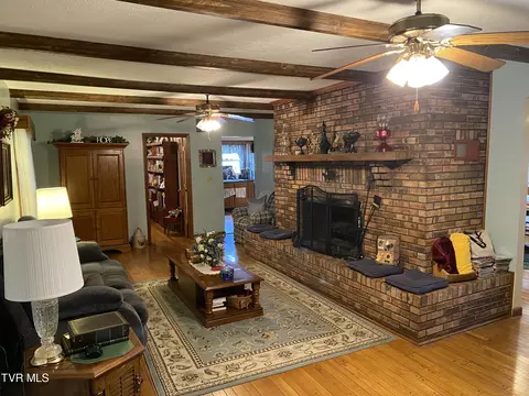 Living - 7113 Appletree Road Wise Va 24293, Wise, VA 24293 photo 3 of 6