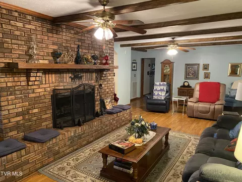 Living - 7113 Appletree Road Wise Va 24293, Wise, VA 24293 photo 1 of 6