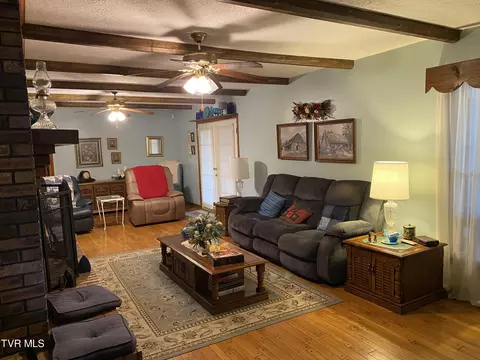 Living - 7113 Appletree Road Wise Va 24293, Wise, VA 24293 photo 2 of 6