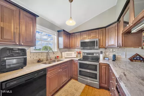 Kitchen - 155 Willow Ridge Drive Chuckey Tn 37641, Chuckey, TN 37641 photo 2 of 4