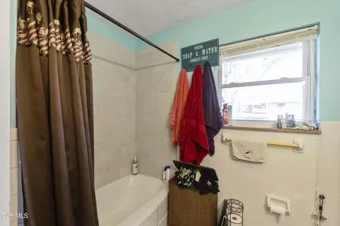 Bath - 277 Britton Drive Talbott Tn 37877, Talbott, TN 37877 photo 2 of 2