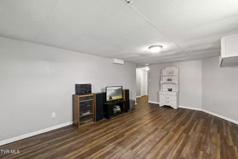 Living - 226 Schofield Drive Greeneville Tn 37745, Greeneville, TN 37745 photo 3 of 6