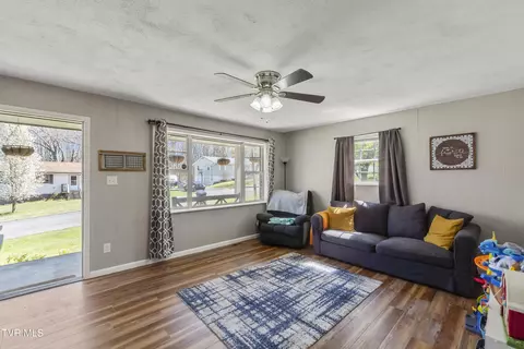 Living - 226 Schofield Drive Greeneville Tn 37745, Greeneville, TN 37745 photo 4 of 6