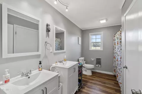 Bath - 226 Schofield Drive Greeneville Tn 37745, Greeneville, TN 37745 photo 1 of 3