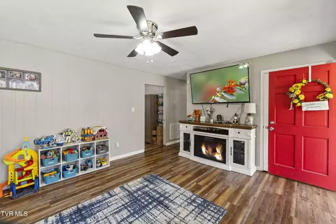 Living - 226 Schofield Drive Greeneville Tn 37745, Greeneville, TN 37745 photo 5 of 6
