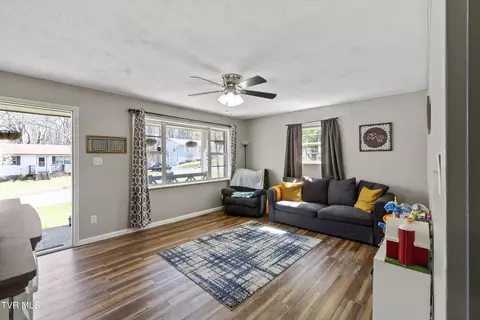 Living - 226 Schofield Drive Greeneville Tn 37745, Greeneville, TN 37745 photo 1 of 6
