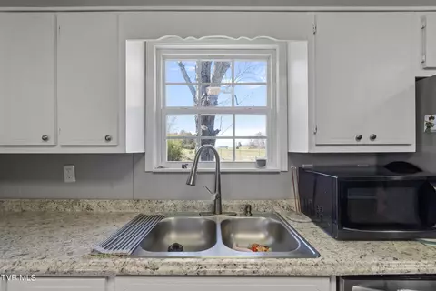 Kitchen - 226 Schofield Drive Greeneville Tn 37745, Greeneville, TN 37745 photo 4 of 4