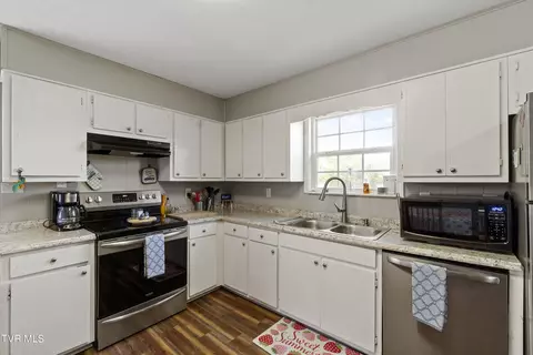 Kitchen - 226 Schofield Drive Greeneville Tn 37745, Greeneville, TN 37745 photo 1 of 4