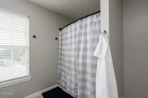 Bath - 232 Roo Place Bristol Va 24201, Bristol, VA 24201 photo 6 of 6