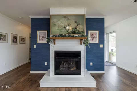 Living - 232 Roo Place Bristol Va 24201, Bristol, VA 24201 photo 5 of 6