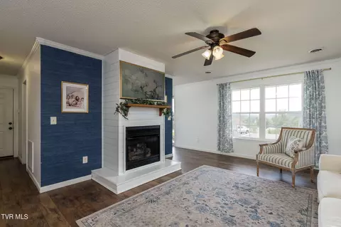 Living - 232 Roo Place Bristol Va 24201, Bristol, VA 24201 photo 4 of 6