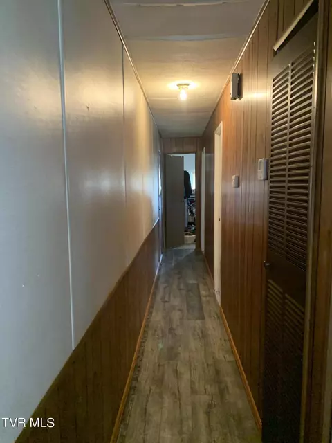 Entry Way - 219 Pepper Mill Rd Chuckey Tn 37641, Chuckey, TN 37641 photo 1 of 2