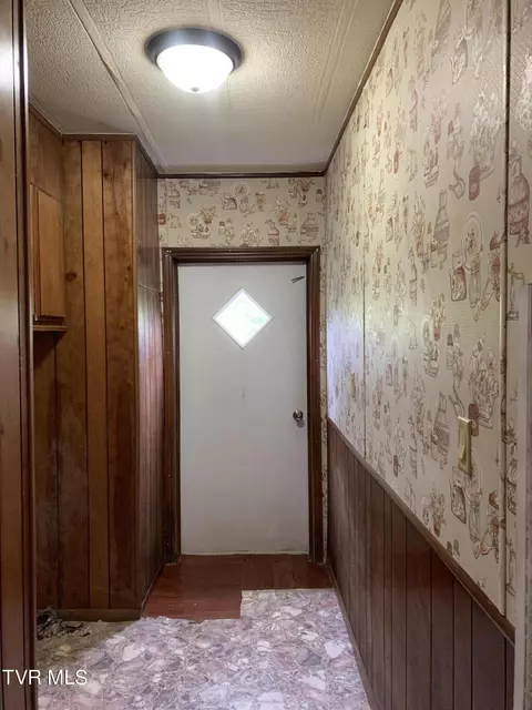 Entry Way - 219 Pepper Mill Rd Chuckey Tn 37641, Chuckey, TN 37641 photo 2 of 2