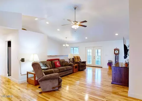 Living - 192 Grace Drive Greeneville Tn 37745, Greeneville, TN 37745 photo 2 of 5
