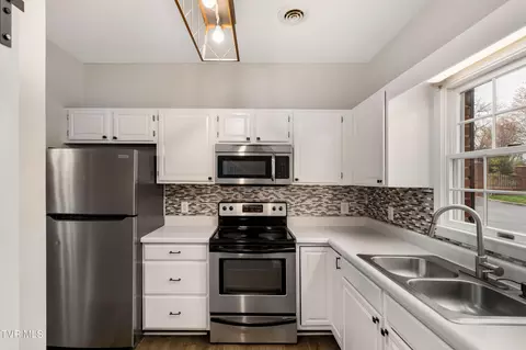Kitchen - 1103 E 8th Avenue 2 Johnson City Tn 37601, Johnson City, TN 37601 photo 2 of 4