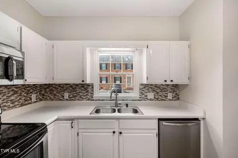 Kitchen - 1103 E 8th Avenue 2 Johnson City Tn 37601, Johnson City, TN 37601 photo 3 of 4