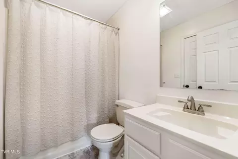 Bath - 1103 E 8th Avenue 2 Johnson City Tn 37601, Johnson City, TN 37601 photo 4 of 4