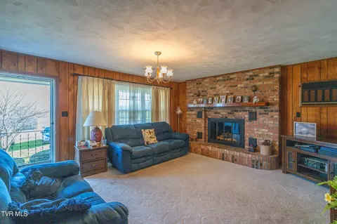 Living - 41 E Park Avenue Greeneville Tn 37745, Greeneville, TN 37745 photo 1 of 5
