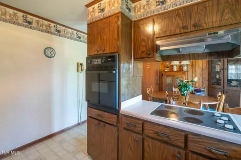 Kitchen - 41 E Park Avenue Greeneville Tn 37745, Greeneville, TN 37745 photo 2 of 2