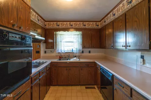 Kitchen - 41 E Park Avenue Greeneville Tn 37745, Greeneville, TN 37745 photo 1 of 2