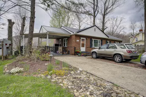 Exterior - 733 N Elm Avenue Erwin Tn 37650, Erwin, TN 37650 photo 2 of 8