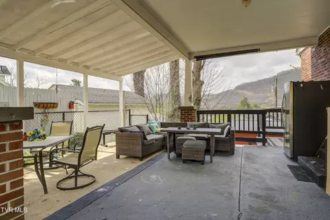 Exterior - 733 N Elm Avenue Erwin Tn 37650, Erwin, TN 37650 photo 3 of 8