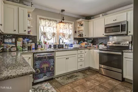 Kitchen - 733 N Elm Avenue Erwin Tn 37650, Erwin, TN 37650 photo 1 of 2