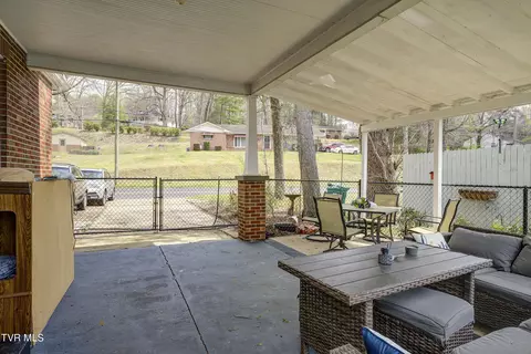 Exterior - 733 N Elm Avenue Erwin Tn 37650, Erwin, TN 37650 photo 4 of 8