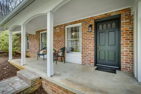 Exterior - 324 Robin Road Bristol Tn 37620, Bristol, TN 37620 photo 4 of 11