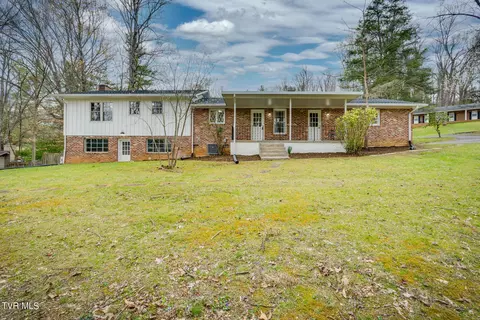 Exterior - 324 Robin Road Bristol Tn 37620, Bristol, TN 37620 photo 7 of 11
