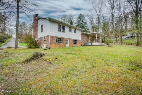 Exterior - 324 Robin Road Bristol Tn 37620, Bristol, TN 37620 photo 6 of 11