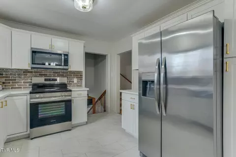 Kitchen - 324 Robin Road Bristol Tn 37620, Bristol, TN 37620 photo 3 of 3