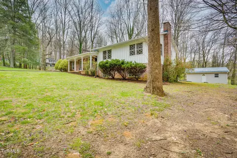 Exterior - 324 Robin Road Bristol Tn 37620, Bristol, TN 37620 photo 3 of 11