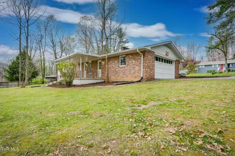 Exterior - 324 Robin Road Bristol Tn 37620, Bristol, TN 37620 photo 8 of 11