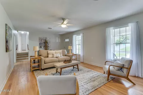 Living - 324 Robin Road Bristol Tn 37620, Bristol, TN 37620 photo 1 of 4