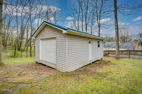 Exterior - 324 Robin Road Bristol Tn 37620, Bristol, TN 37620 photo 10 of 11