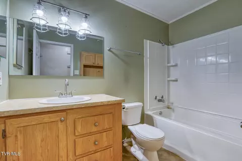 Bath - 724 Greenbriar Road Talbott Tn 37877, Talbott, TN 37877 photo 2 of 5