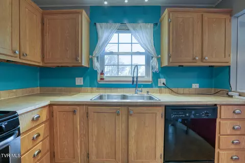 Kitchen - 724 Greenbriar Road Talbott Tn 37877, Talbott, TN 37877 photo 6 of 9