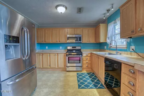 Kitchen - 724 Greenbriar Road Talbott Tn 37877, Talbott, TN 37877 photo 2 of 9