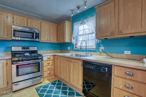 Kitchen - 724 Greenbriar Road Talbott Tn 37877, Talbott, TN 37877 photo 4 of 9