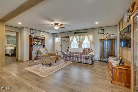 Living - 110 Maxine Road Fall Branch Tn 37656, Fall Branch, TN 37656 photo 2 of 4